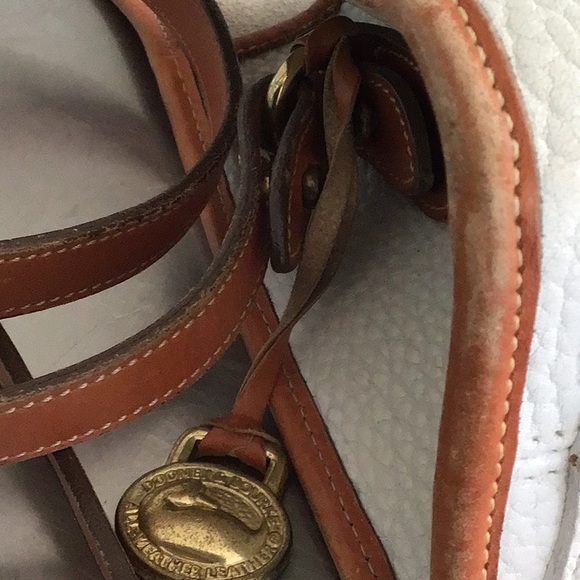 Vintage Dooney & Bourke all weather leather cross body. White leather/ tan trim - Picture 13 of 14